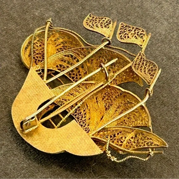 Vintage Gold Tone Metal Filigree & Enamel Portugal Sailing Ship pin brooch 1950